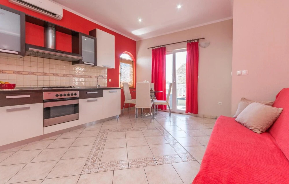 Beautiful Home in Biograd na Moru With Wifi and 4 Bedrooms