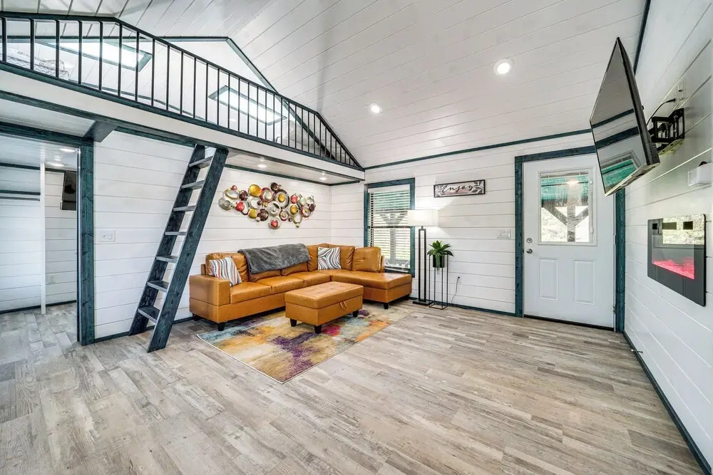 Broken Bow Cabin w/ Hot Tub, Fire Pit & Creek View