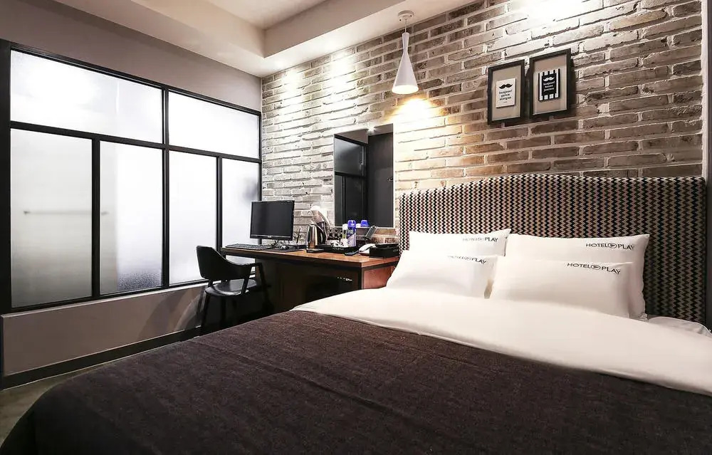 Play Hotel