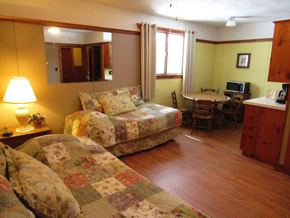 Carlsons Lodge