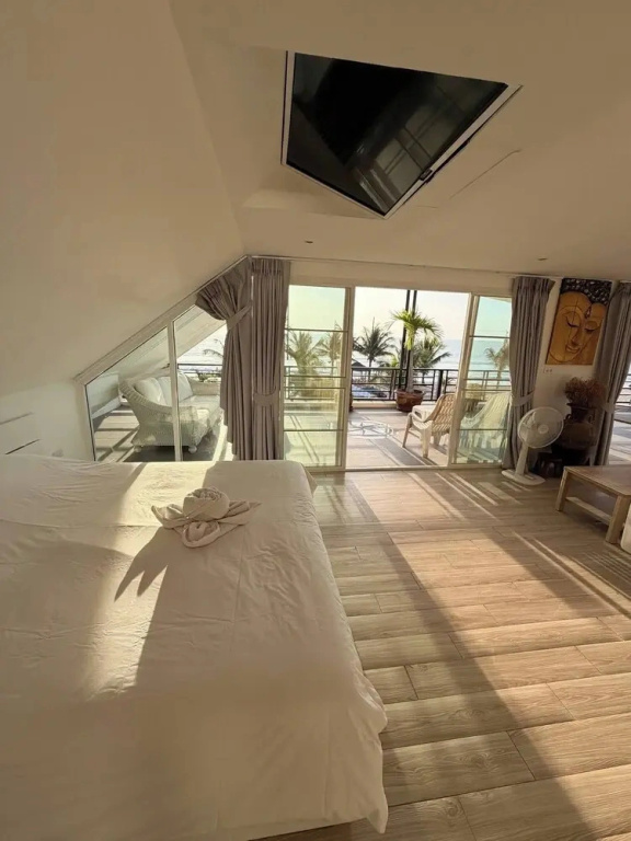 Romantic Beachside Retreat With Breathtaking Views