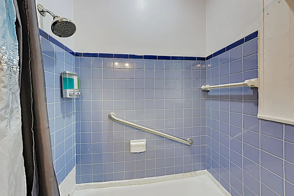 New Listing! Charming Getaway - 1 Block To Beach 3 Bedroom Home