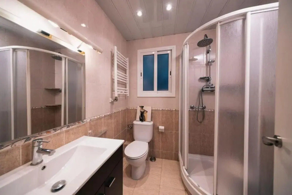 Comfortable 3-bedroom next to Sagrada Familia