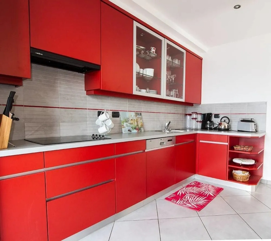 Contemporary 3 Bed Apartment With Lake Views, Wifi, Near Village