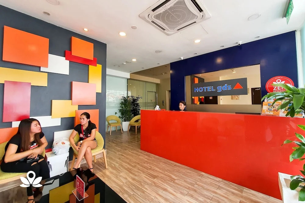 Capital O 90574 Hotel Glo