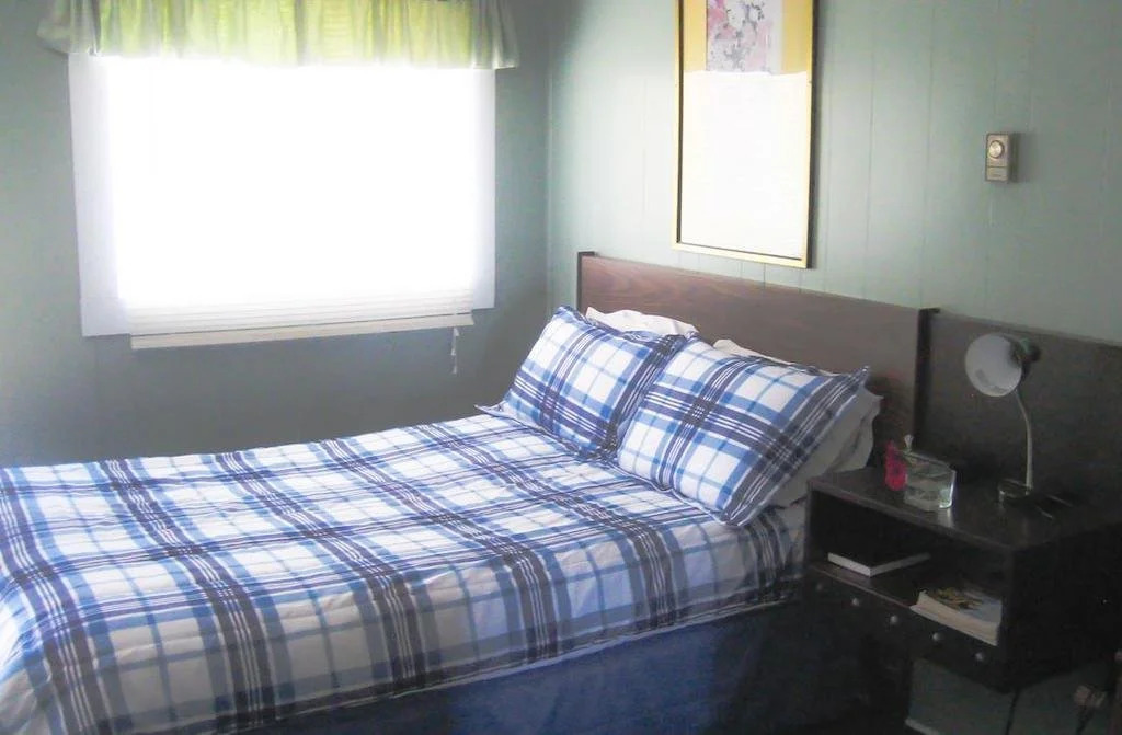 45th Parallel Motel