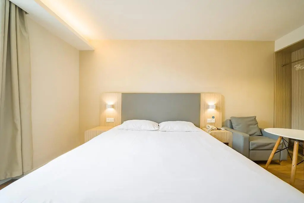 HanTing Hotel (Shanghai Hongqiao Railway Station Beizhai Road)