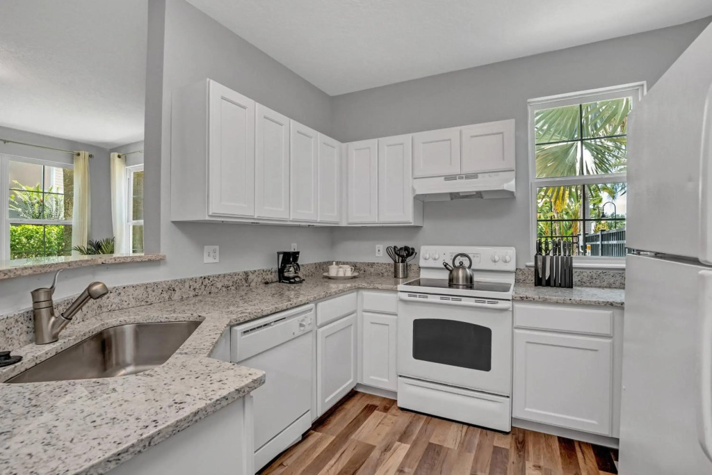 2 Bedroom Vacation Condo (2011)