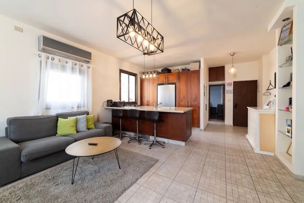 Urban Apartment With Jacuzzi Near Sarona