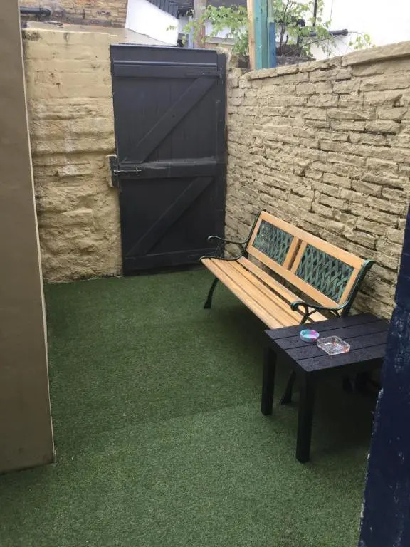 Dane Guest House Free Parking Fast WiFi Modern Living
