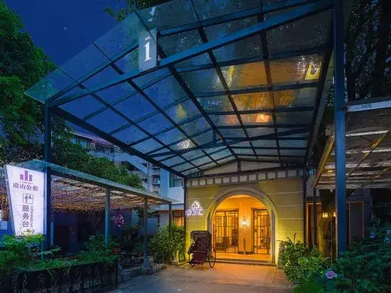 Yu Hill Hotel (Guilin Arctic Square)