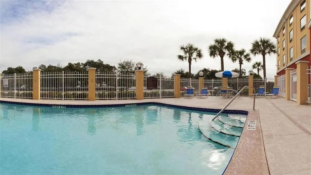 Holiday Inn Express Hotel & Suites St. Petersburg North (I-275)