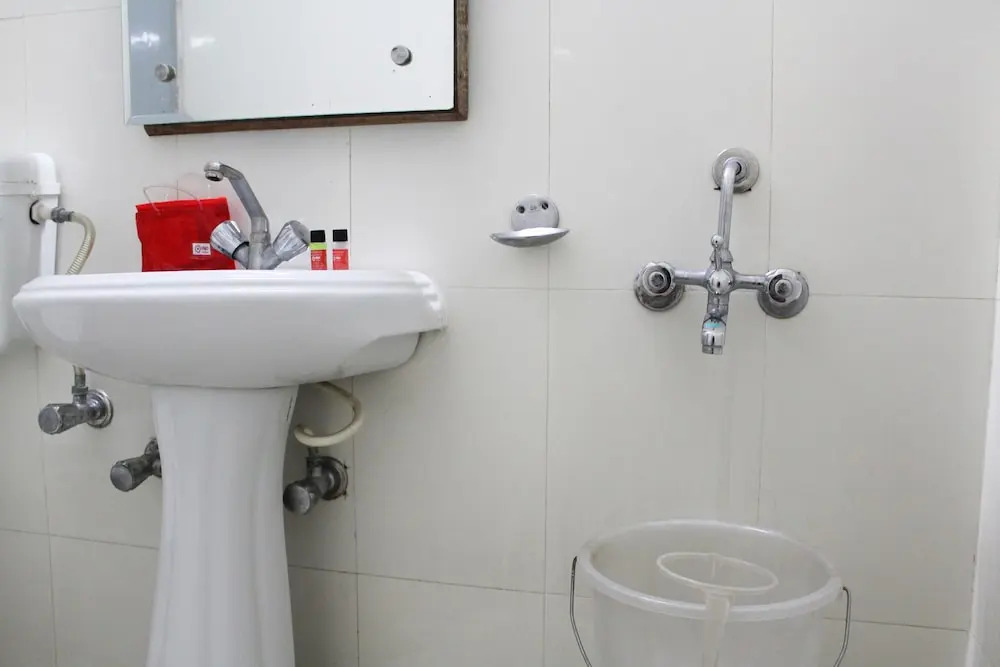 OYO 1818 Hotel Central