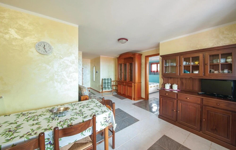Stunning Apartment in Porto Alabe With 2 Bedrooms and Wifi