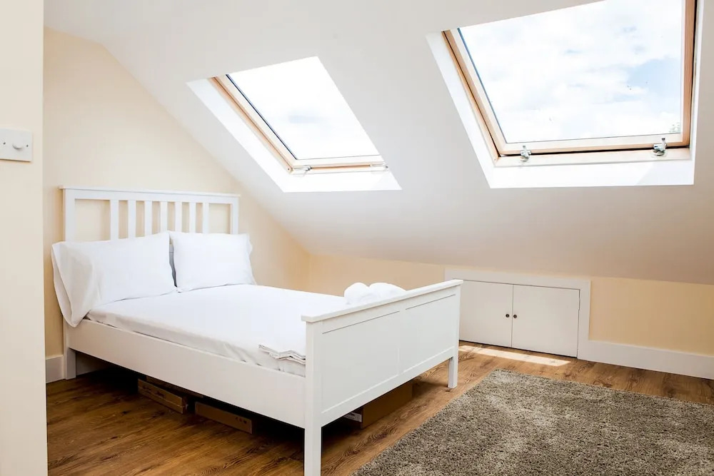 Stunning 4 Bed East London Apartment Sleeps 10