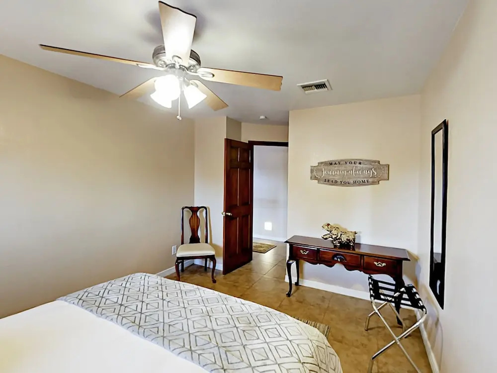 Inviting Central Scottsdale Stunner - 5 Br Home