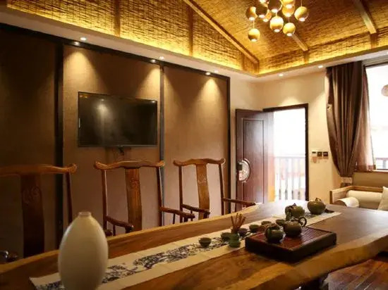Aiduo Xiaozhu Hostel