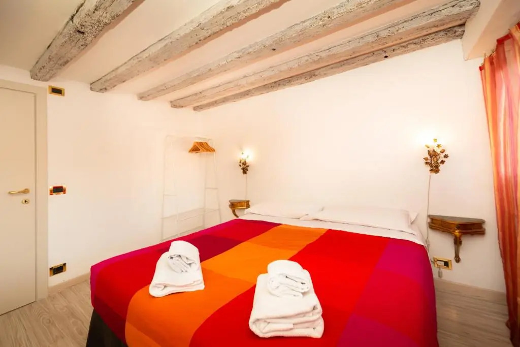Heart of Venice White House Rialto Wi-Fi 1GBs