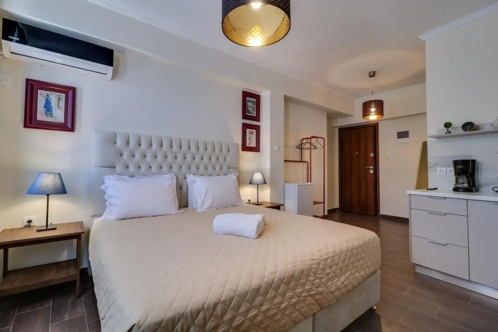Ermou Fashion Suite #509 @ Plaka - King Size Bed