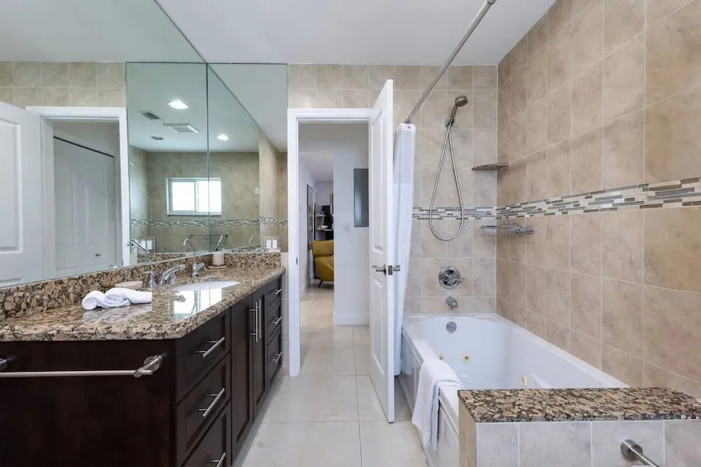 Welcome to Your Fort Lauderdale Retreat 2bed 2bath
