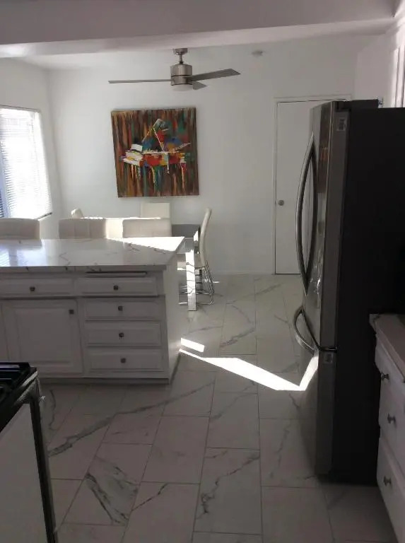 Modern spacious home close to Universal studio & Hollywood for 11