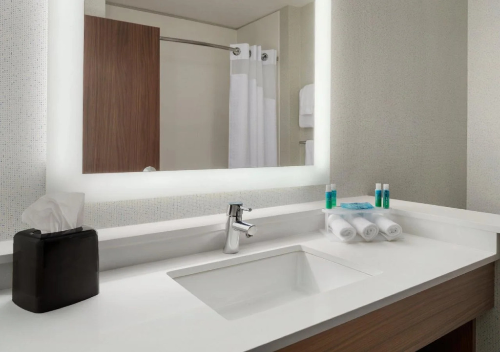 Holiday Inn Express & Suites Duluth North - Miller Hill by IHG
