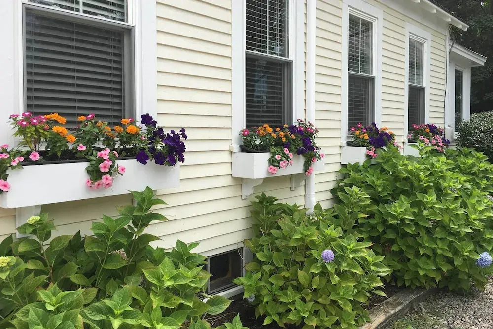 < 1 Mi to Beach! Kennebunk Cottage w/ Yard