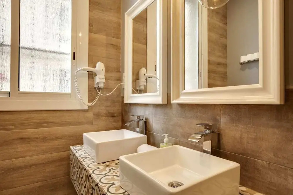 Beautiful 2bdr in Lovely Lesseps, 8mins to Metro