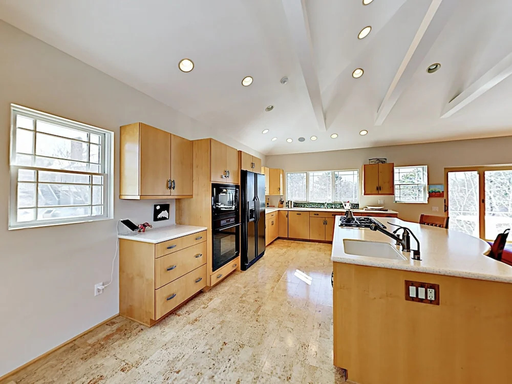 Iconic West End Home 2 Bedrooms 2 Bathrooms Home
