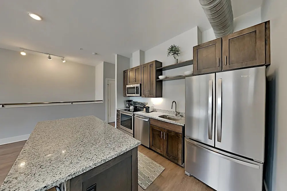 Chic : Walk To Dining, Shops, Entertainment 1 Bedroom Condo