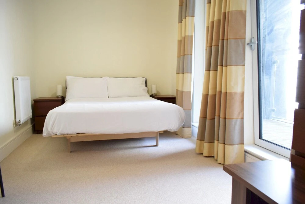 1 Bedroom Apartment in Canary Wharf With Balcony