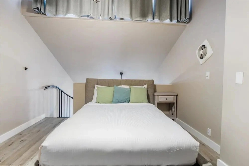 Lakefront Condo Indoor Pool, Sauna, & Pickle Ball