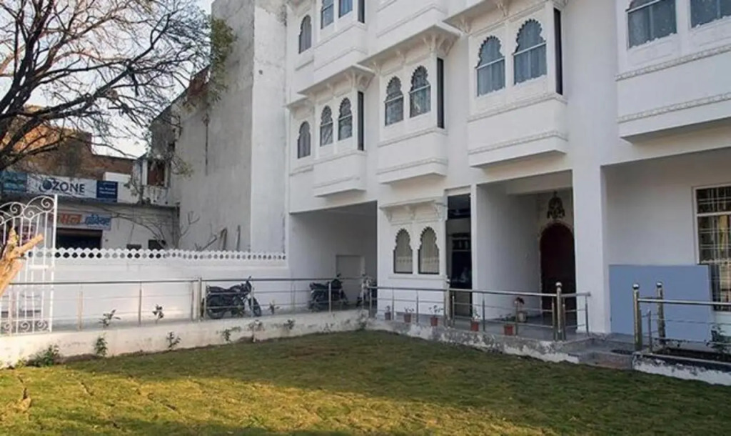 Fabhotel Prime Vallabh Villas