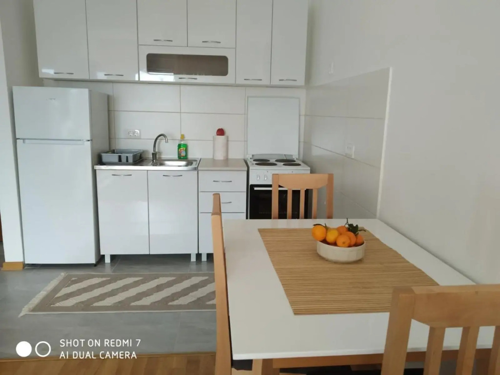 Naki apartmani