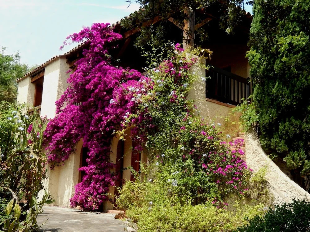 Villa With 5 Bedrooms in Lecci, With Wonderful sea View, Enclosed Gard