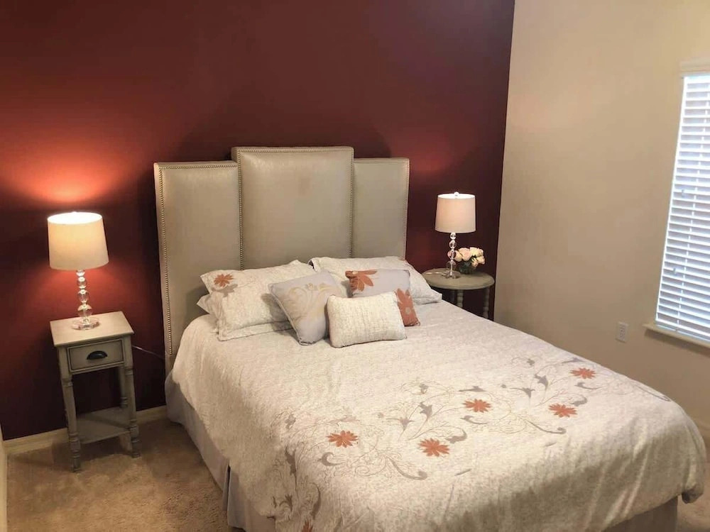 Comfortable 3BR Townhome Near Parks, Great Value