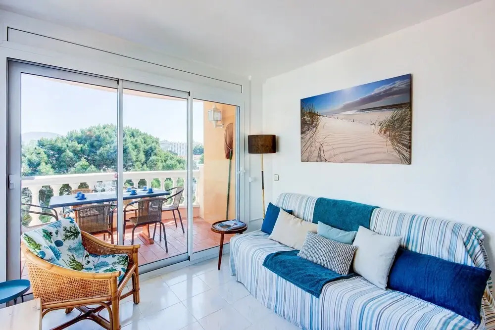 Beachside Stay w/ Pools