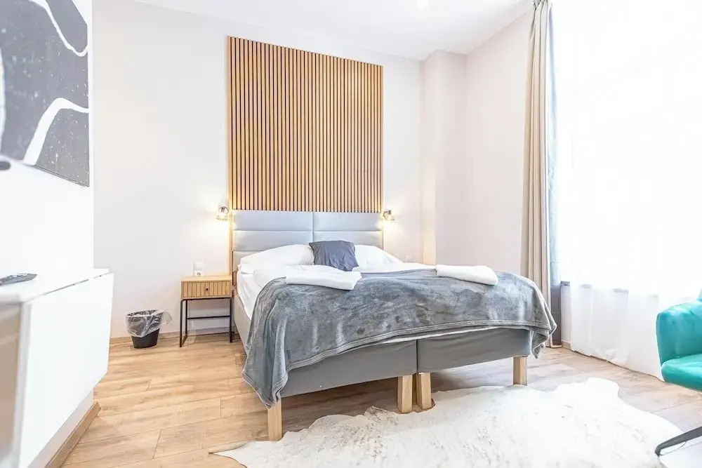 4BR Apt. for Groups 6-Min to Stadthalle
