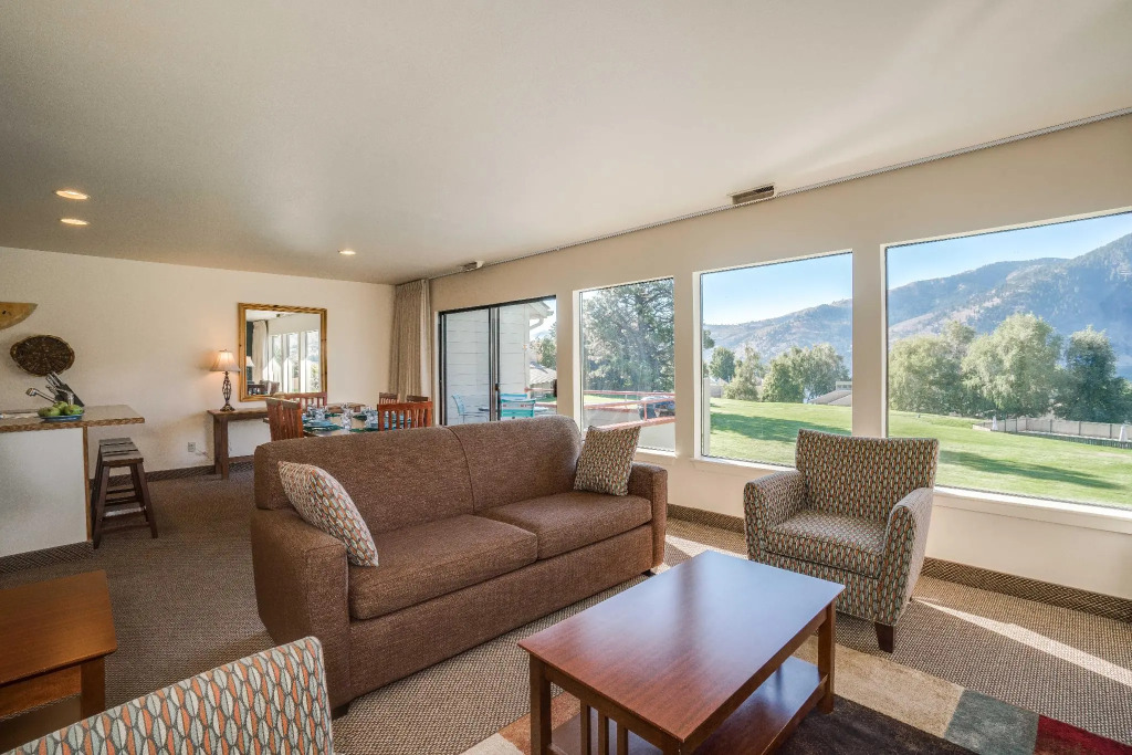 Wapato Point Resort