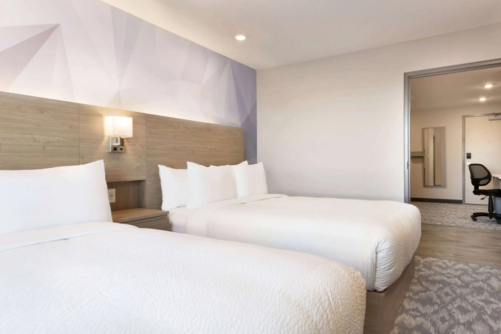 Days Inn by Wyndham Calgary North Balzac