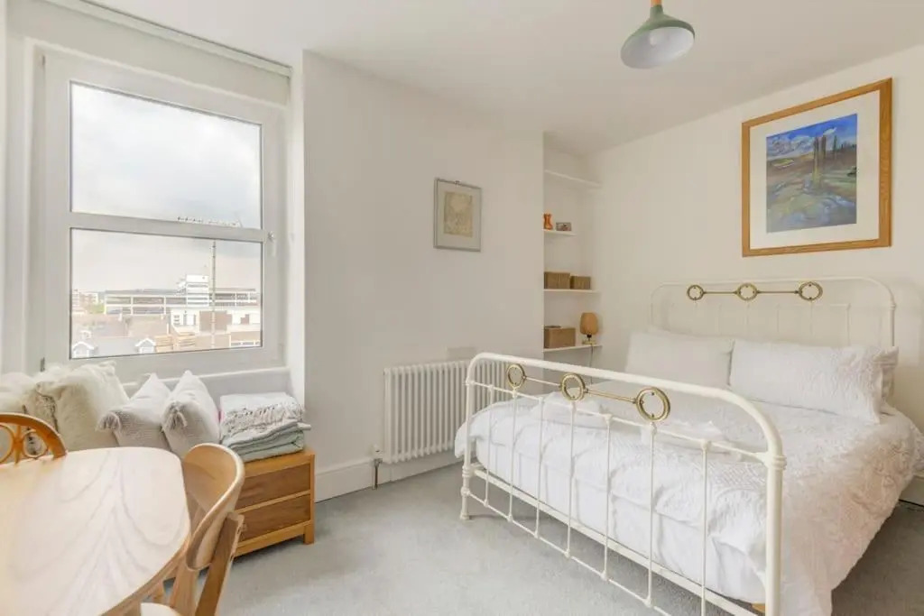 Worthing sea-front apartment