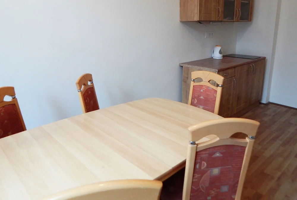 Happy Apartments for Friends