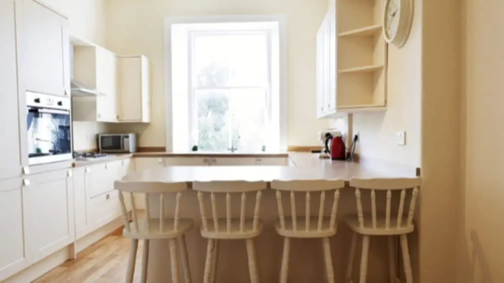 Spacious 4 Bedroom Apartment in Edinburgh