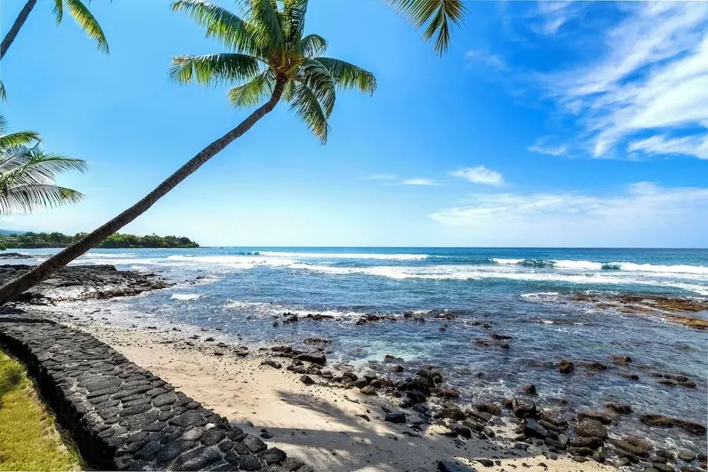 Ocean Front - Watch Dolphins From the Lanai - Wi-fi - Next to Beach- Vrkcv