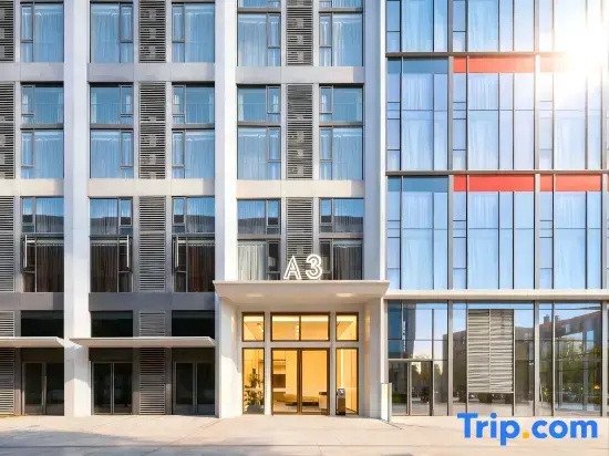 Guiyue Loft Movie Homestay (Wuhan Tianhe Airport Aviation Headquarters Subway Station)