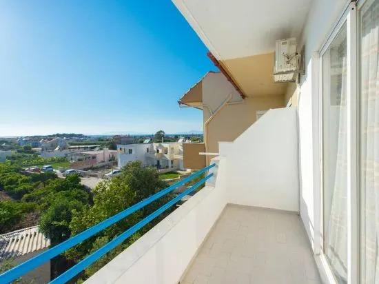 Merryland Studios & Apartments
