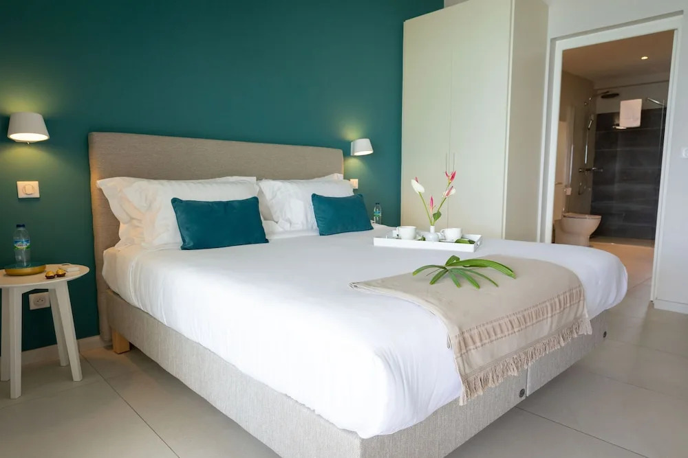 Eden Roc Villas