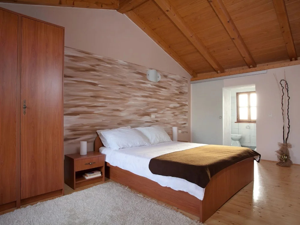 Beautiful villa for 10 persons in a quiet area with private pool, beach at 10 km