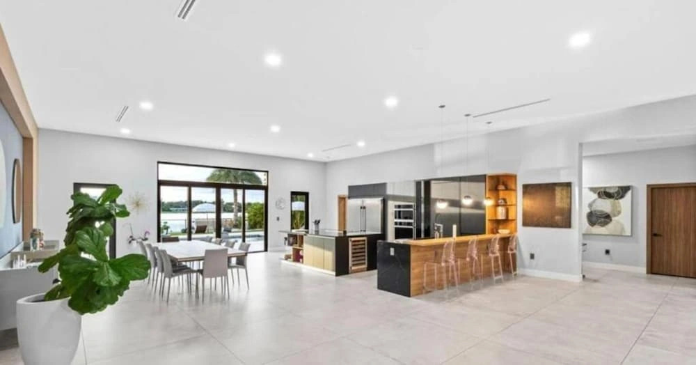 Star Villa Opulent Waterfront Property
