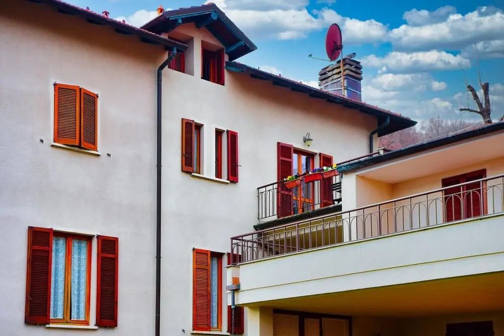 Crimson Apartment by Wonderful Italy